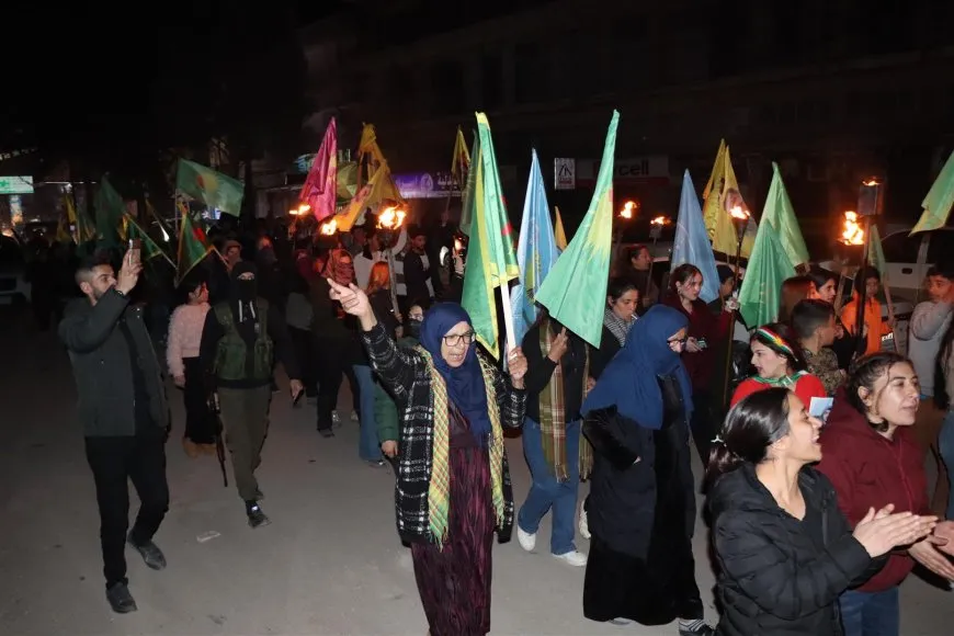 Jinên ji Qamişlo û Dêrikê meşên meşaleyî li dar xistin