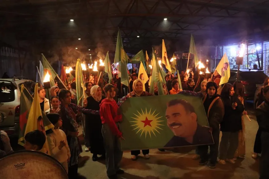 Jinên ji Qamişlo û Dêrikê meşên meşaleyî li dar xistin