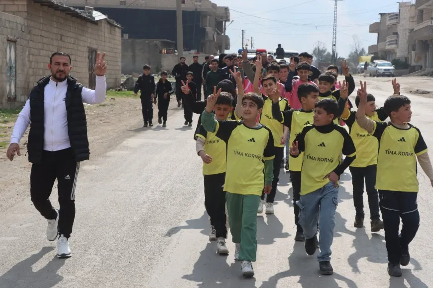 Werzişvanên Dêrikê bi meşeke çûn Pakrewangeha Şehîd Xebat Dêrik 