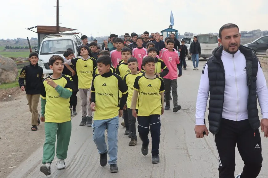 Werzişvanên Dêrikê bi meşeke çûn Pakrewangeha Şehîd Xebat Dêrik 