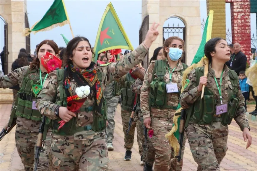 YPJˊê bi boneya 8`ê Adarê merasîma leşkerî li dar xist