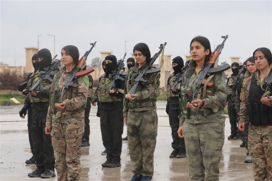 YPJˊê bi boneya 8`ê Adarê merasîma leşkerî li dar xist