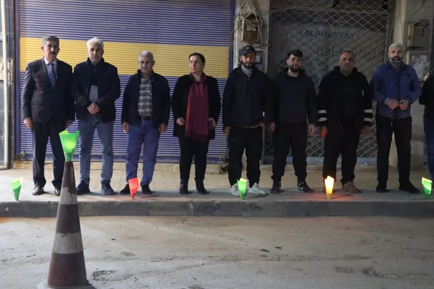 Ji bo bîranîna şehîdên Şaredariya Gel a Qamişlo mûm hatin vêxistin