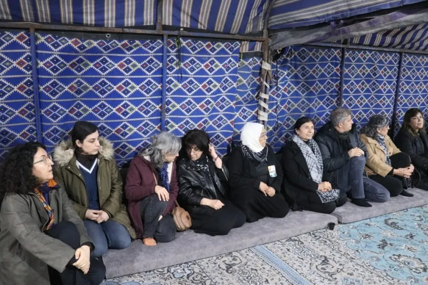 Şandeya Bakurê Kurdistanê sersaxî da malbata şehîd Salih Muslim