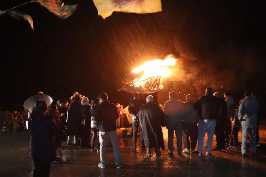 Yekem agirê Newrozê li bajarên cizîrê hate pêxistin