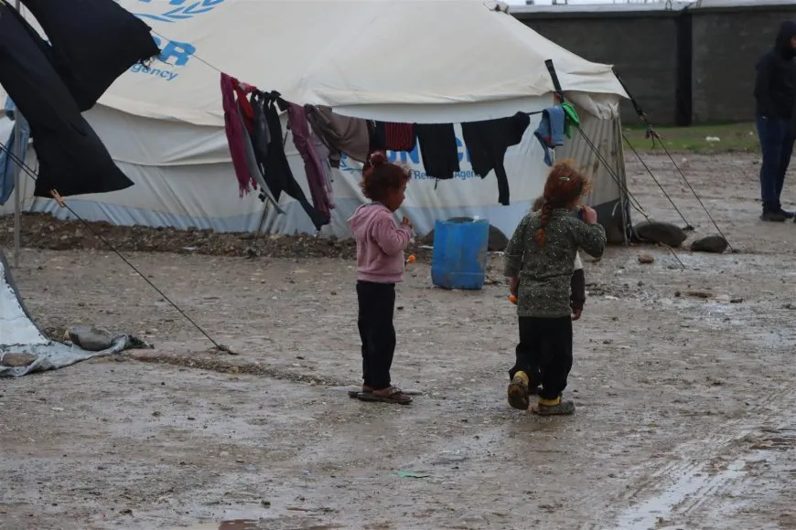 Çadirên Kampa Newroz bin av bûn