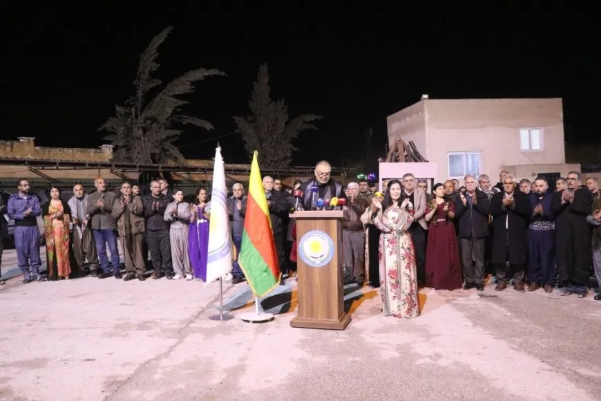 Li Kobanê daxuyanî hat dayîn û agirê Newrozê hat vêxistin