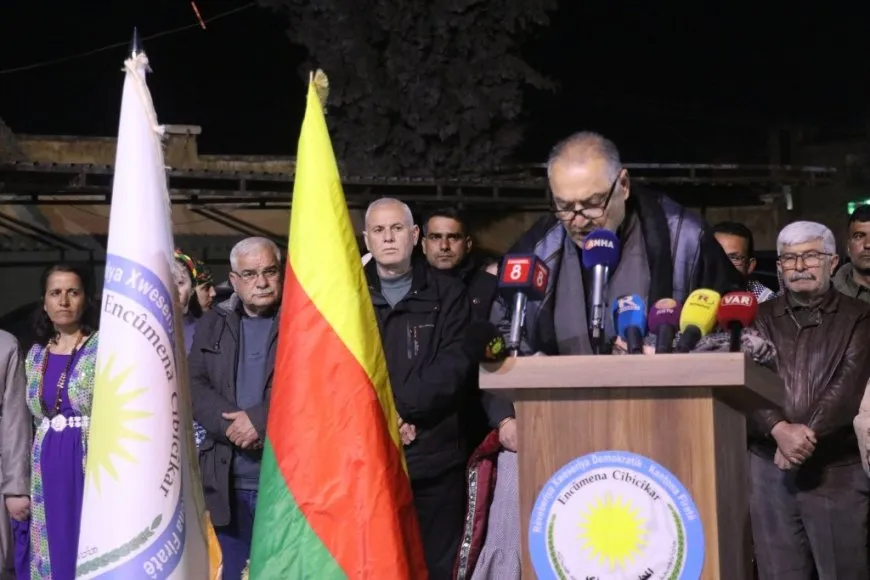Li Kobanê daxuyanî hat dayîn û agirê Newrozê hat vêxistin