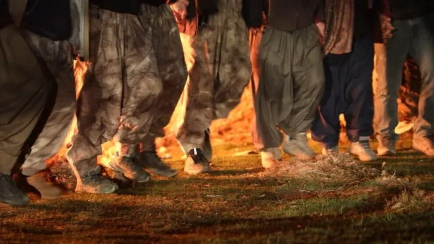 Gerîlayên azadiyê  li Qendîlê agirê Newrozê dadan