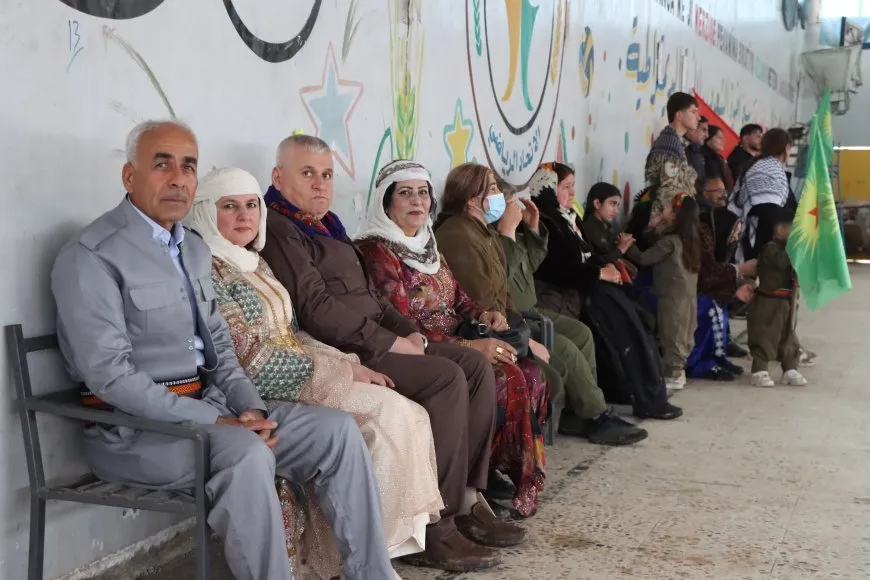 Li Amûdê hêzên ewlekariyê Newroz pîroz kir