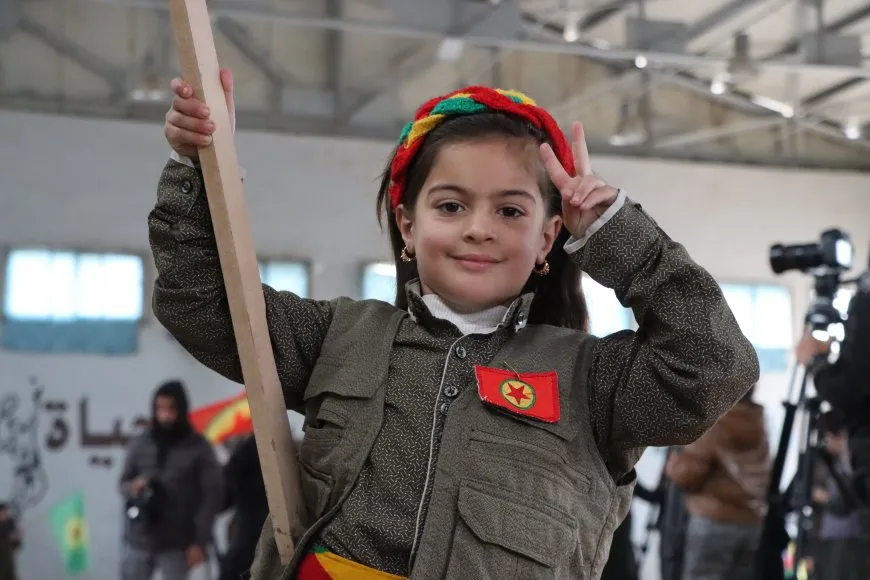 Li Amûdê hêzên ewlekariyê Newroz pîroz kir