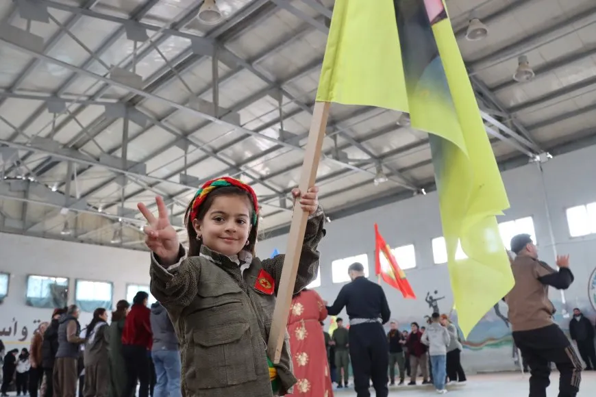 Li Amûdê hêzên ewlekariyê Newroz pîroz kir