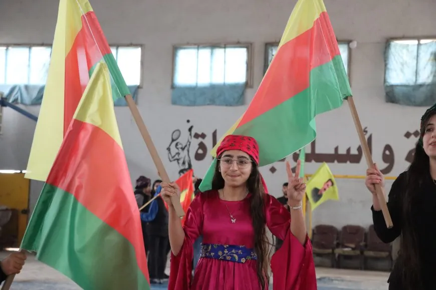 Li Amûdê hêzên ewlekariyê Newroz pîroz kir