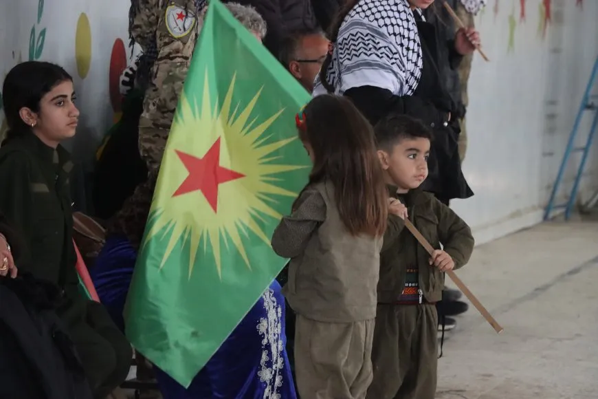 Li Amûdê hêzên ewlekariyê Newroz pîroz kir