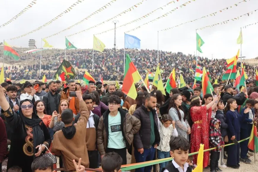 Pîrozbahiya Newrozê ya Kobanê bi dawî bû