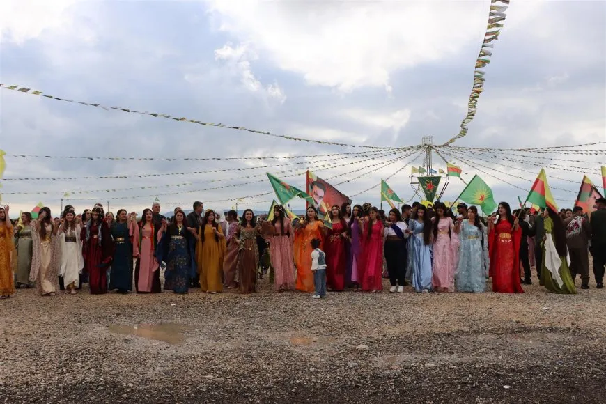 Bi hezaran cejna Newrozê pîroz kirin û banga yekîtiya neteweyî kirin