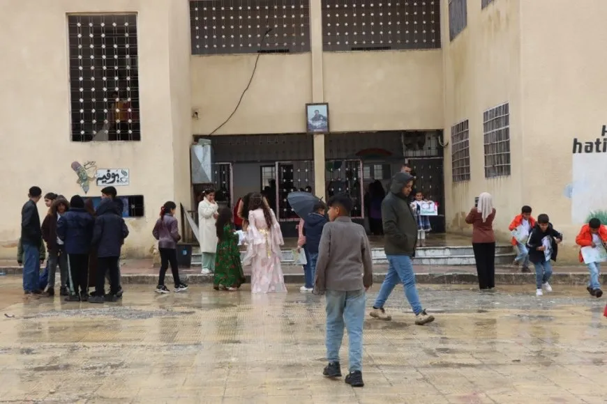 Li Kobanê xwendekaran karnameyên xwe wergirtin