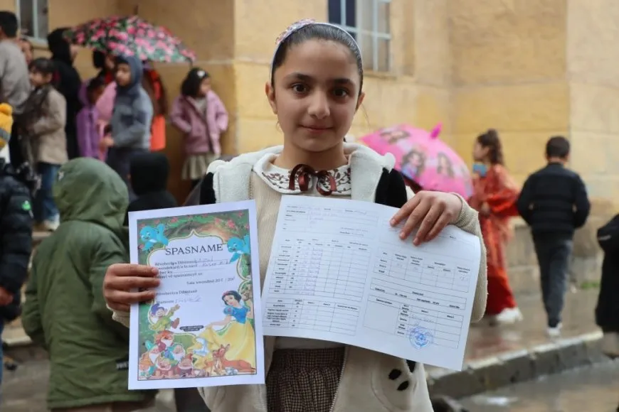 Li Kobanê xwendekaran karnameyên xwe wergirtin