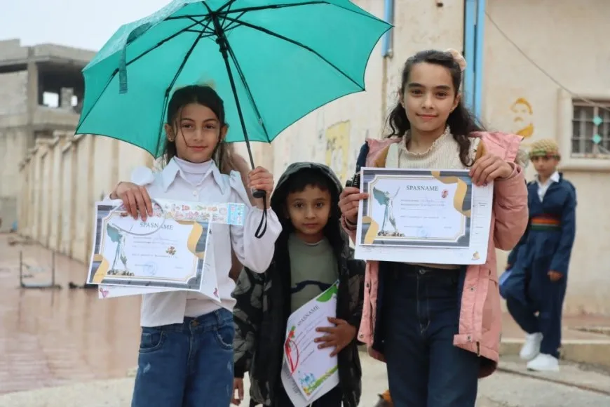 Li Kobanê xwendekaran karnameyên xwe wergirtin