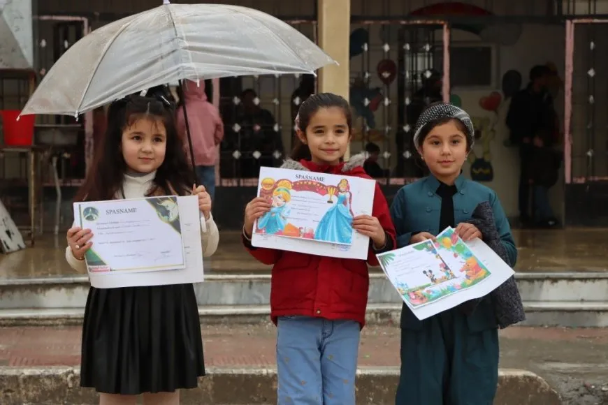 Li Kobanê xwendekaran karnameyên xwe wergirtin