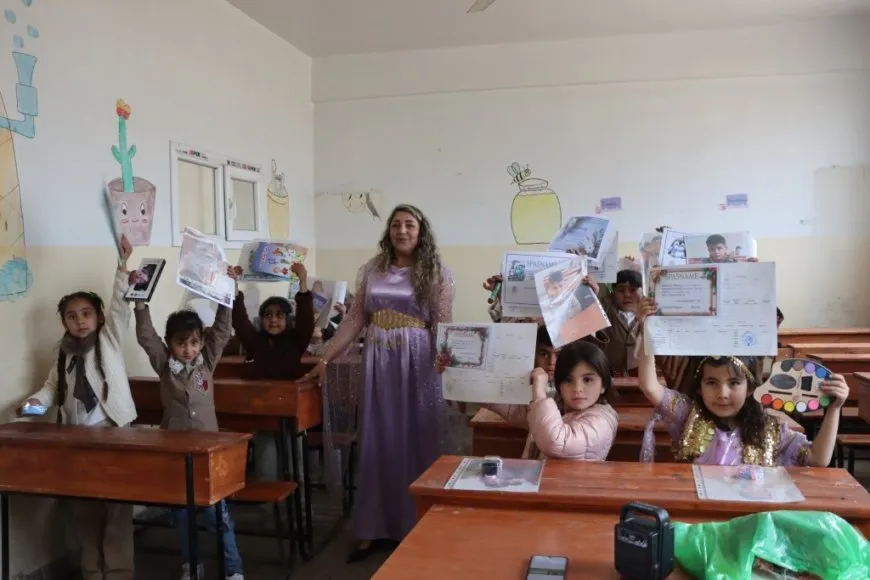 Li Kobanê xwendekaran karnameyên xwe wergirtin