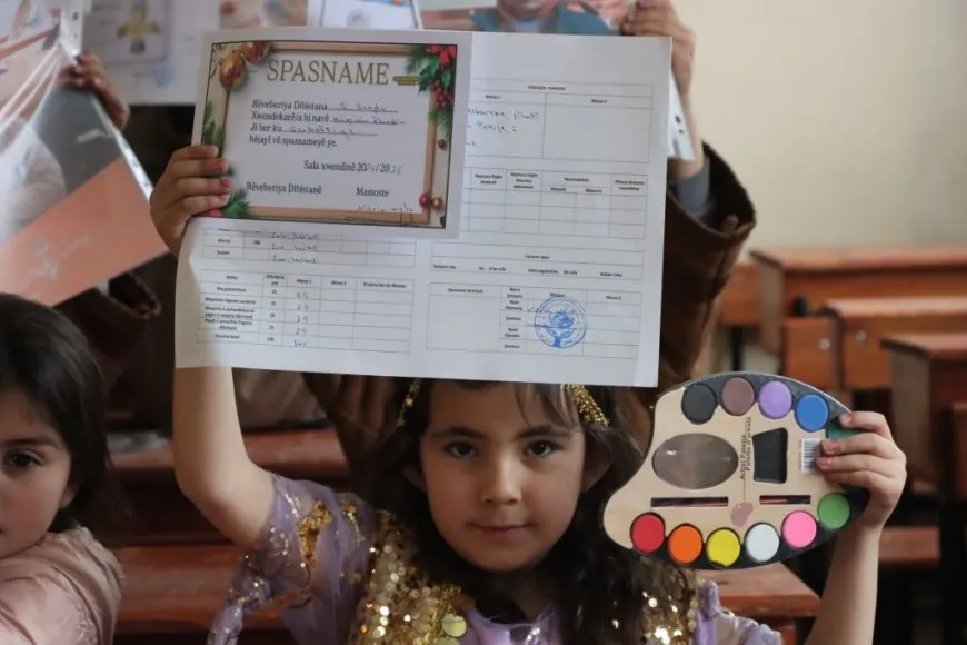 Li Kobanê xwendekaran karnameyên xwe wergirtin