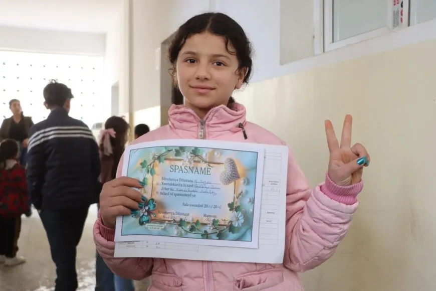Li Kobanê xwendekaran karnameyên xwe wergirtin