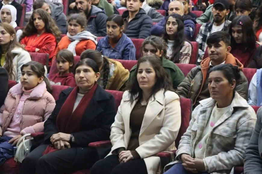 Bi boneya Roja Şanoyê şano hat pêşandan