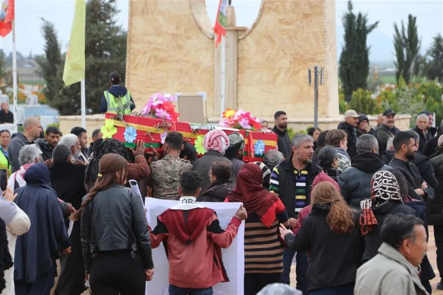 Şehîd Egîd û Harûn Hesekê bi merasîmekê hatin oxirkirin