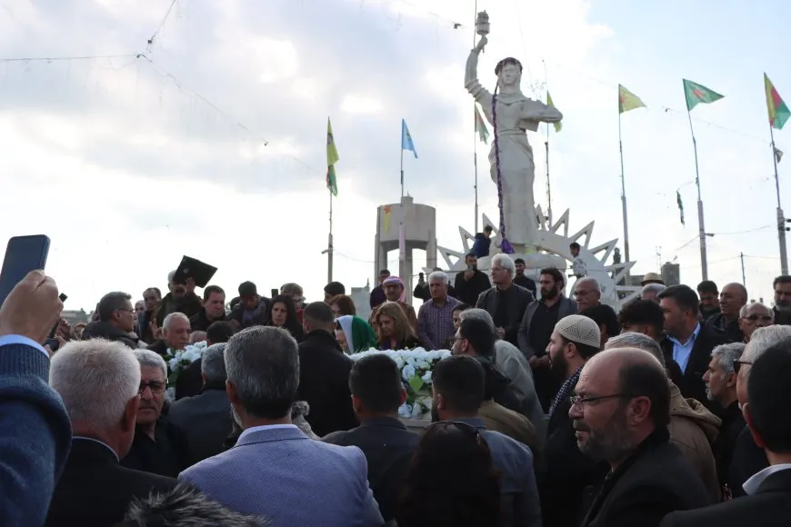 Cenazeyê Ehmed Huseynî hate definkirin; dengek ji dengê dilê Kurdan bû