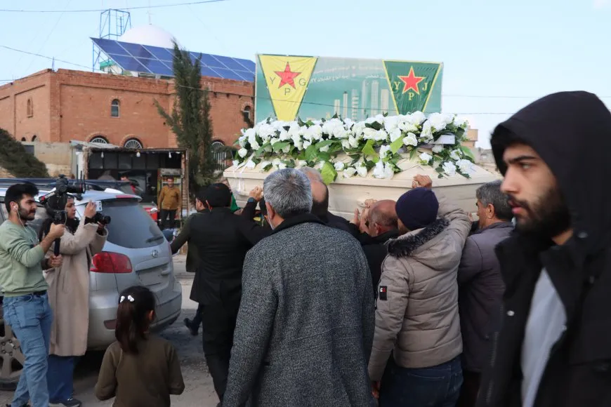 Cenazeyê Ehmed Huseynî hate definkirin; dengek ji dengê dilê Kurdan bû