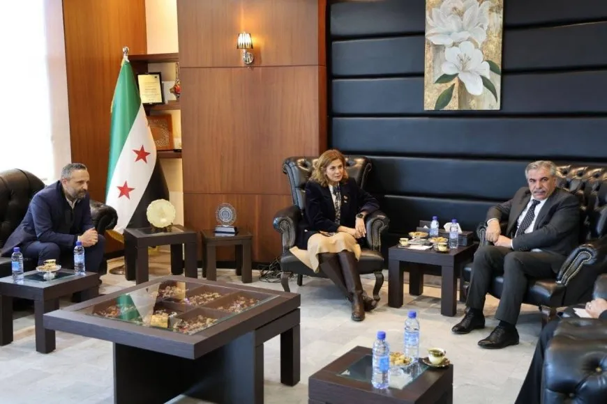 Parêzgarê Hesekê li Şamê bi rayedarên hikumetê re hevdîtin pêk anîn