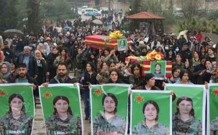 Li Kobanê merasîma 3 şehîdên YPJ`ê