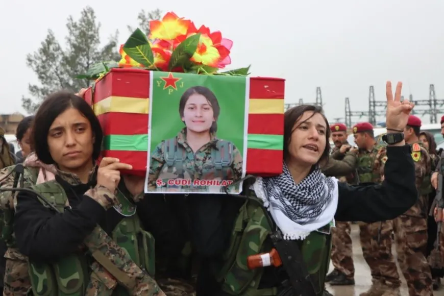 Li Kobanê merasîma 3 şehîdên YPJ`ê