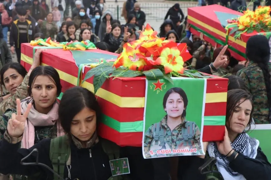 Li Kobanê merasîma 3 şehîdên YPJ`ê