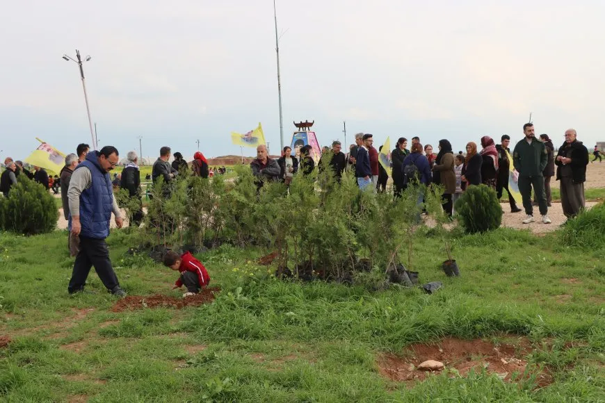 Kongra Star Rojbûna Rêber Apo bi çandina daran pîroz kir