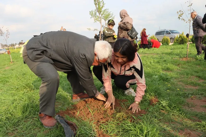 Kongra Star Rojbûna Rêber Apo bi çandina daran pîroz kir