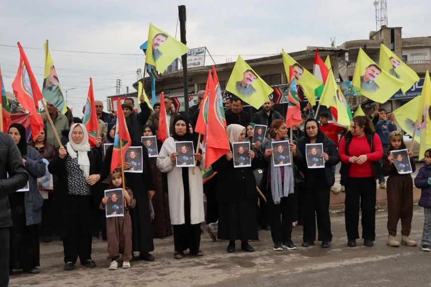 ˋSansurkirina wêneyê Rêber Apo di xizmetî dijmin de yeˊ