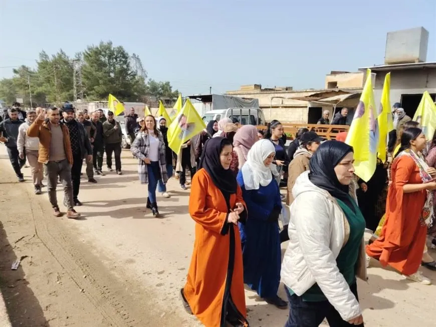 Li gelek bajaran dar hatin çandin û pêşangeheke pirtûkan hat vekirin