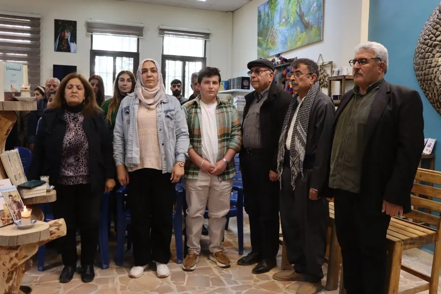 Pêşangeha Pirtûkên Rêber Abdullah Ocalan bi şevbêrka helbestan bi dawî bûn