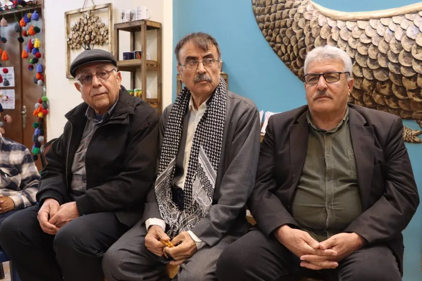 Pêşangeha Pirtûkên Rêber Abdullah Ocalan bi şevbêrka helbestan bi dawî bûn