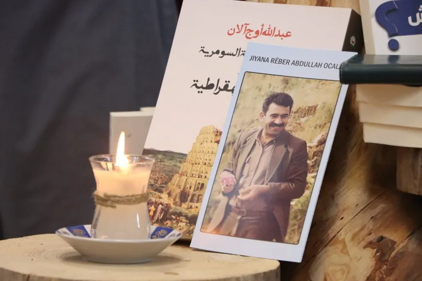 Pêşangeha Pirtûkên Rêber Abdullah Ocalan bi şevbêrka helbestan bi dawî bûn