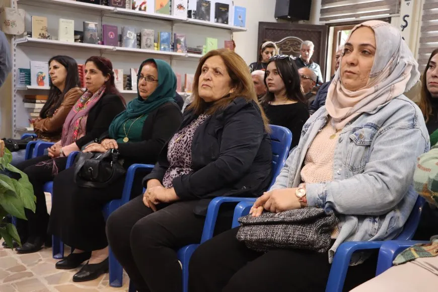 Pêşangeha Pirtûkên Rêber Abdullah Ocalan bi şevbêrka helbestan bi dawî bûn