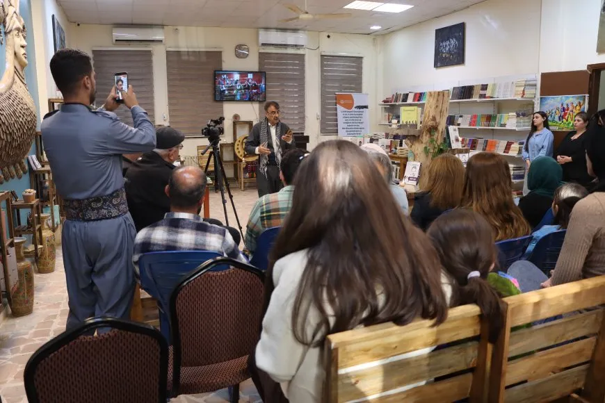Pêşangeha Pirtûkên Rêber Abdullah Ocalan bi şevbêrka helbestan bi dawî bûn