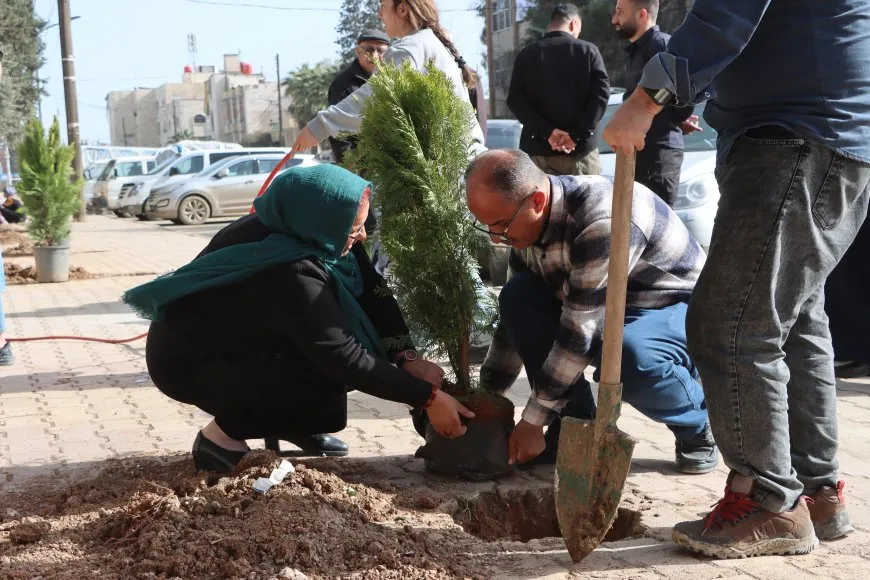 Pêşangeha Pirtûkên Rêber Abdullah Ocalan bi şevbêrka helbestan bi dawî bûn