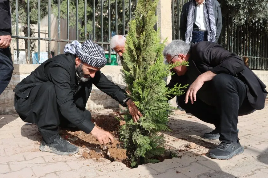 Pêşangeha Pirtûkên Rêber Abdullah Ocalan bi şevbêrka helbestan bi dawî bûn