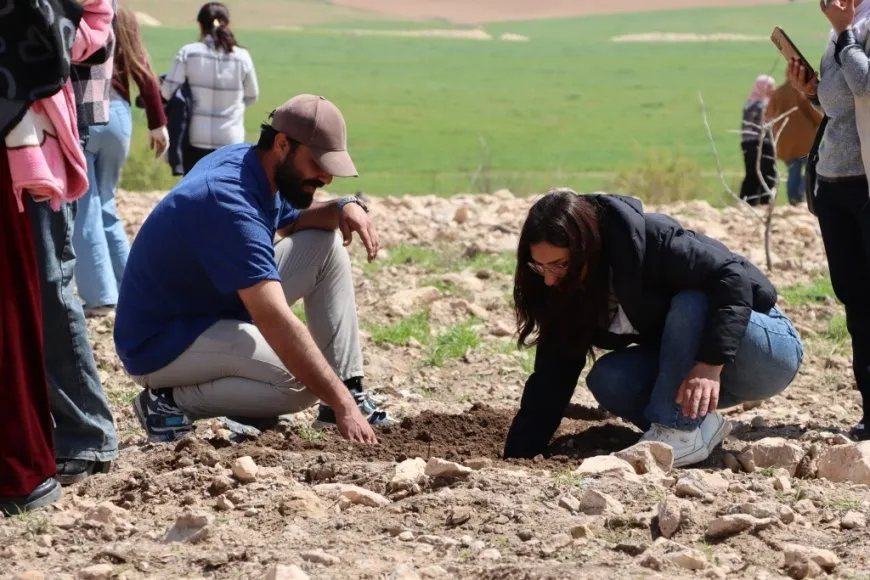 Şaredariya Kobanê bi boneya 4'ê Nîsanê  dar çandin