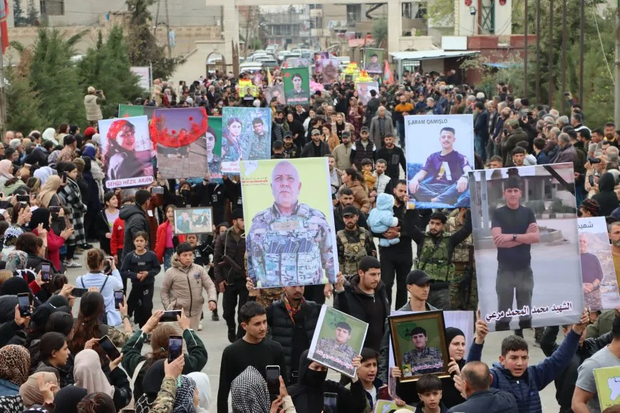 Li Qamişloyê 5 şehîd hatin oxirkirin û merasîma xiyabî ya 8 şehîdan pêk hat