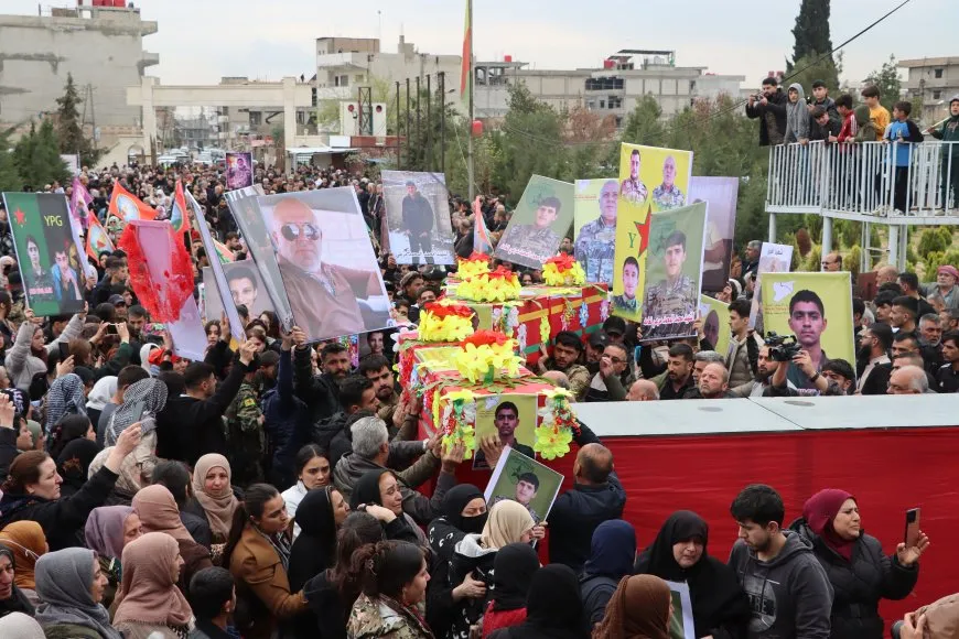 Li Qamişloyê 5 şehîd hatin oxirkirin û merasîma xiyabî ya 8 şehîdan pêk hat