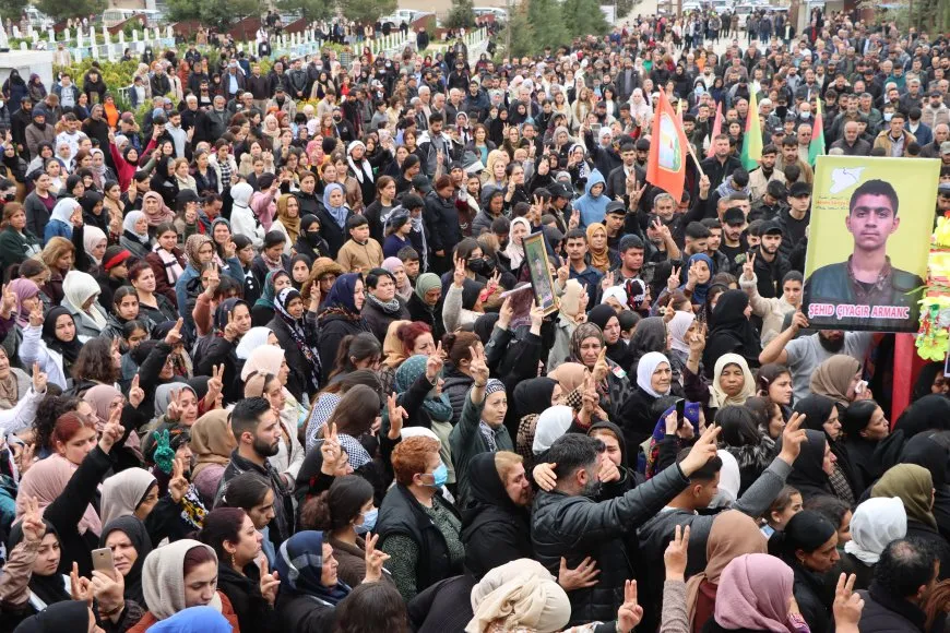 Li Qamişloyê 5 şehîd hatin oxirkirin û merasîma xiyabî ya 8 şehîdan pêk hat